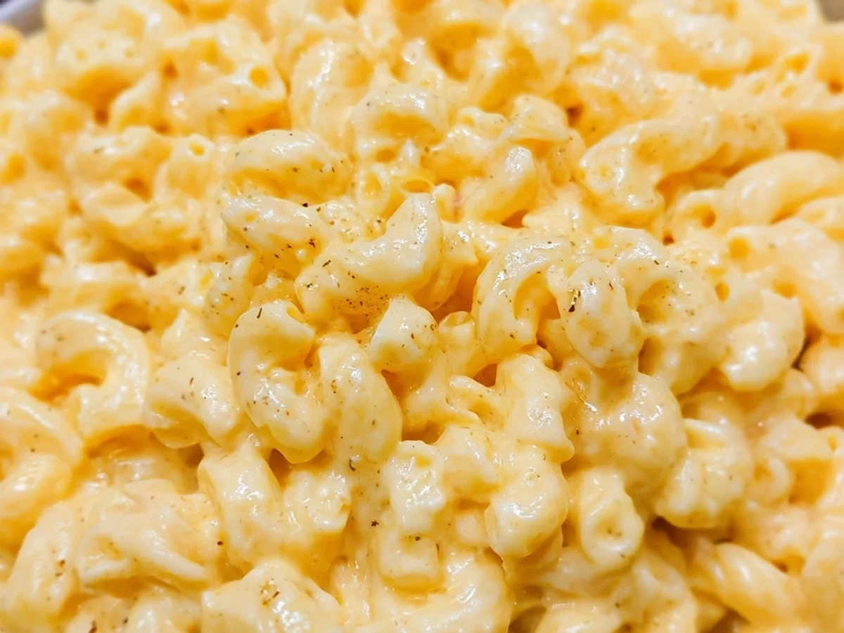 Creamy Stovetop Mac and Cheese: A Quick Comfort Meal - Featured Image